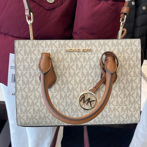 Michael Kors Small Sheila Satchel Crossbody
Vanilla 
NWT - Picture 11 of 16